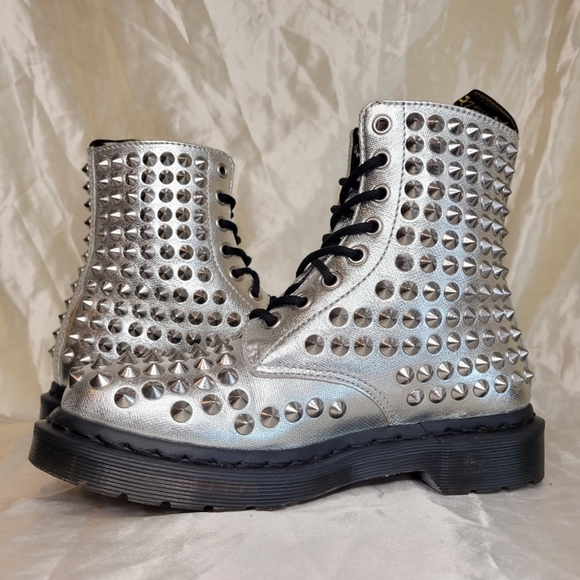 Dr. Martens Spike silver studded leather boots - Picture 5 of 7